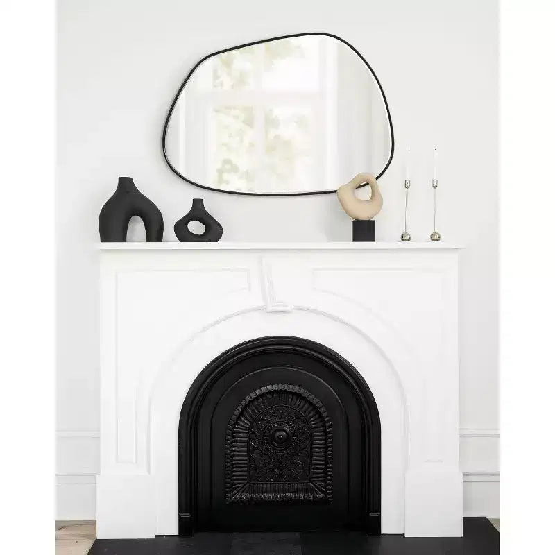 Specchio da parete decorativo asimmetrico 56x76 cm - Nero