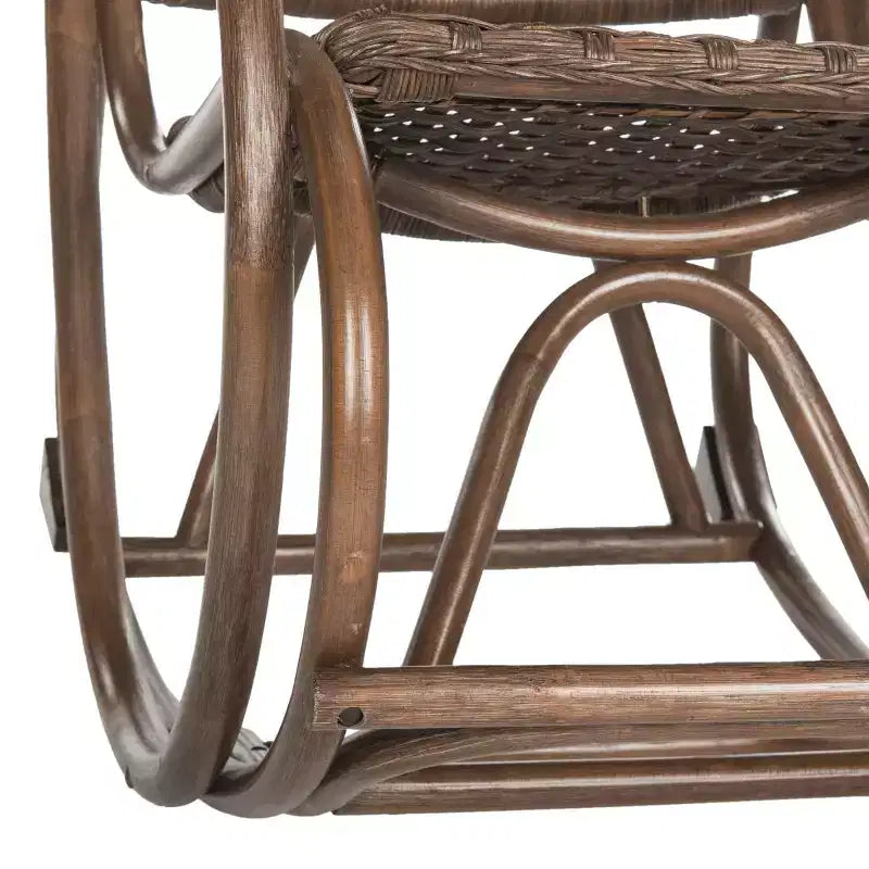 Sedia a dondolo in rattan con struttura laccata