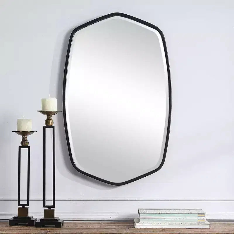Specchio da parete moderno smussato con cornice in ferro nero satinato, 22,25" L x 36" H