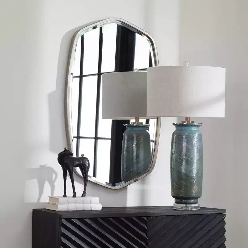 Specchio da parete moderno smussato con cornice in ferro nero satinato, 22,25" L x 36" H