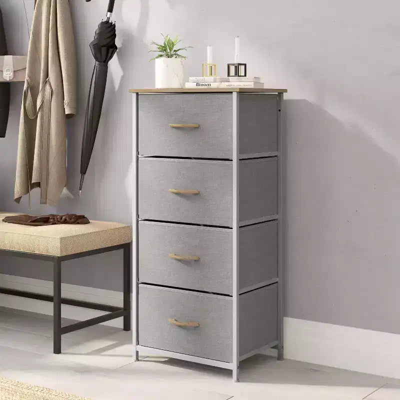 Comò contenitore a 4 cassetti con struttura in ghisa, piano in legno e cassetti in tessuto