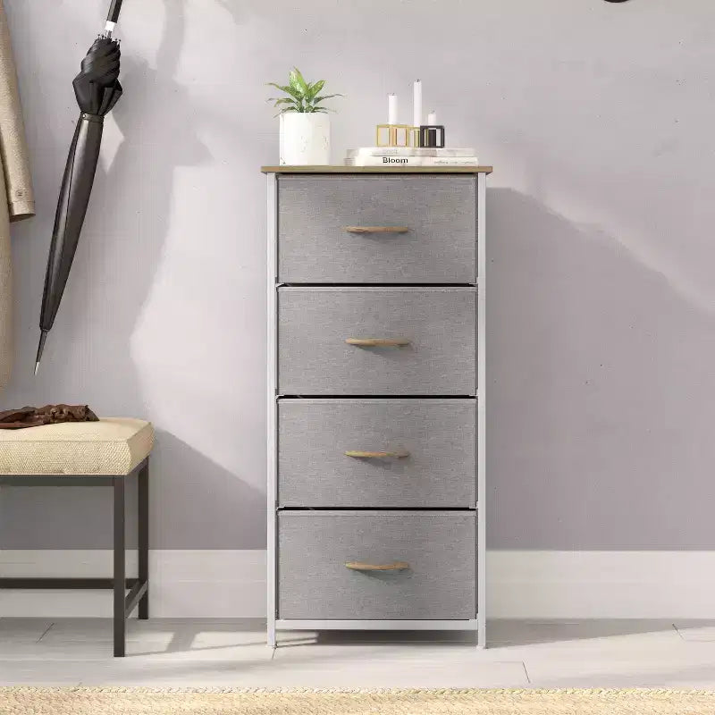 Comò contenitore a 4 cassetti con struttura in ghisa, piano in legno e cassetti in tessuto