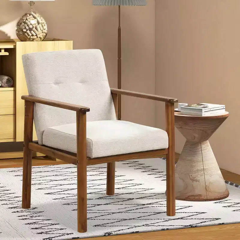 Poltrona di design moderna rivestita in tessuto di lino con gambe in legno massello