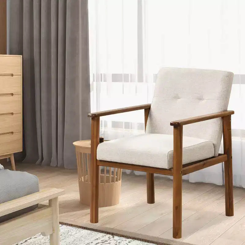 Poltrona di design moderna rivestita in tessuto di lino con gambe in legno massello