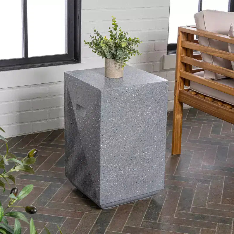 Tavolino d'appoggio quadrato da 20,75" per interni/esterni con finitura in terrazzo